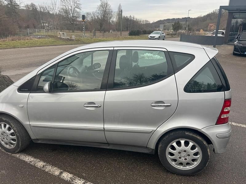 Silber Gebraucht 2001 Mercedes A170 Kleinwagen | 1.500 € (Fairer Preis) - Bild 1/4