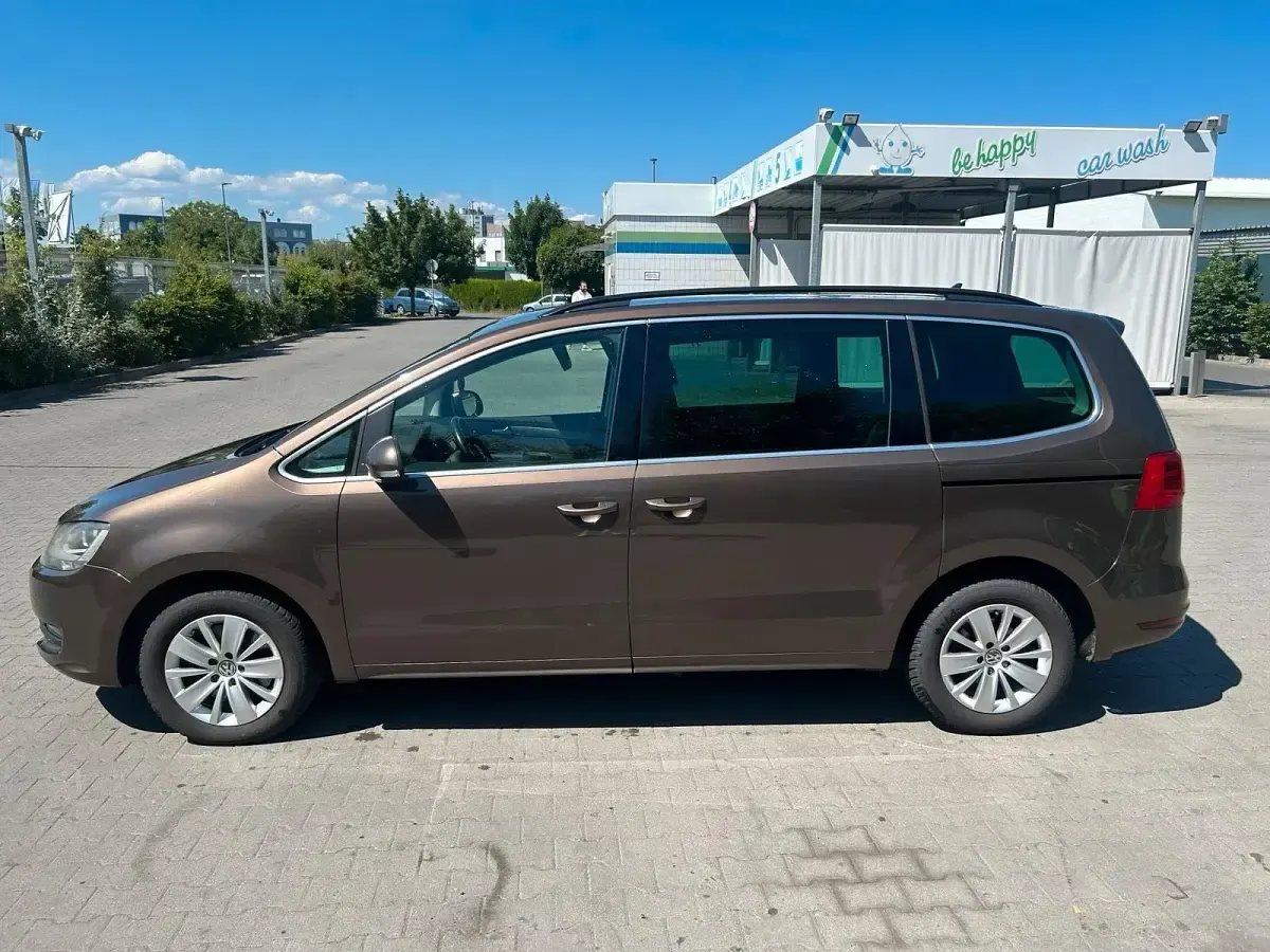 Gebraucht VW Sharan 140 PS (102 kW) 2014 Braun Van / Kleinbus