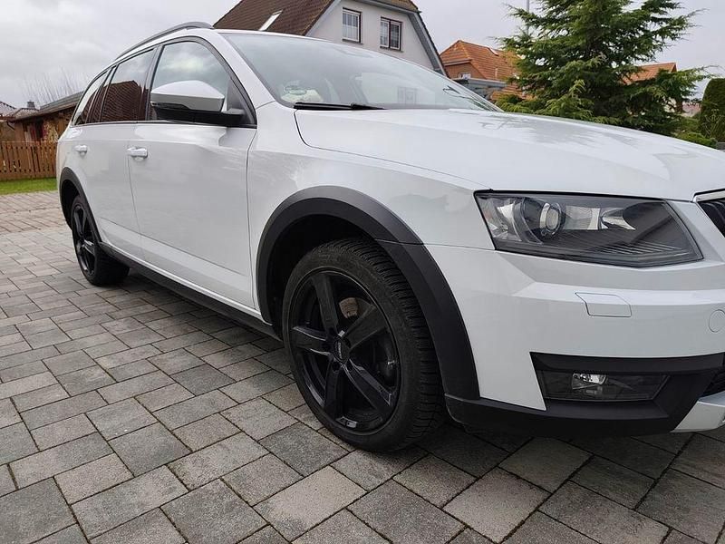 Gebraucht Skoda Octavia 150 PS (110 kW) 2016 Weiß Kleinwagen