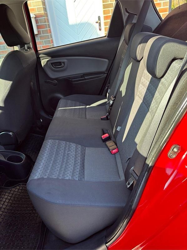 Gebraucht Toyota Yaris 99 PS (72 kW) 2016 Rot Kleinwagen