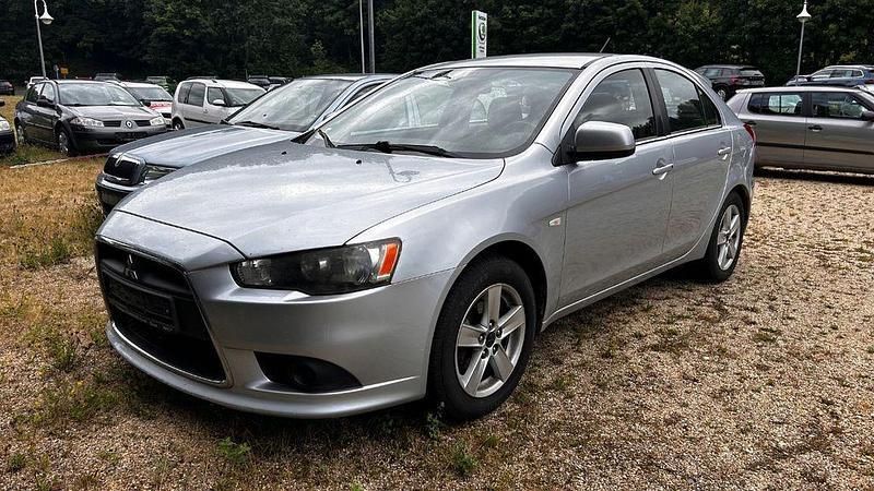 Silber Gebraucht 2010 Mitsubishi Lancer Sportback Invite Limousine | 2.990 € (Guter Preis) - Bild 1/4