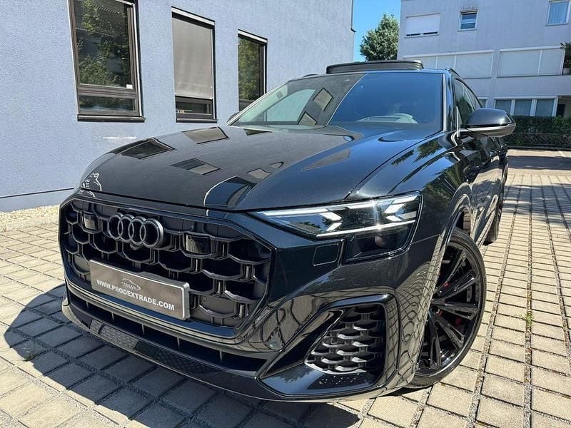 Schwarz Neu 2025 Audi Q8 Black Edition SUV | 97.580 € - Bild 1/4