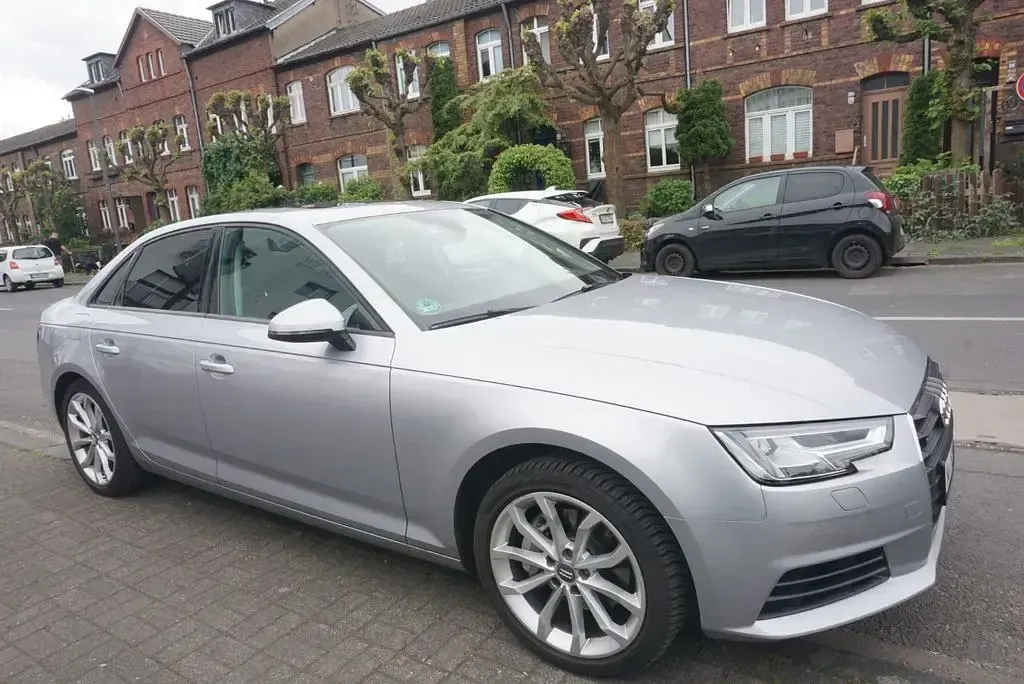 Gebraucht Audi A4 Basis 218 PS (160 kW) 2016 Silber Limousine