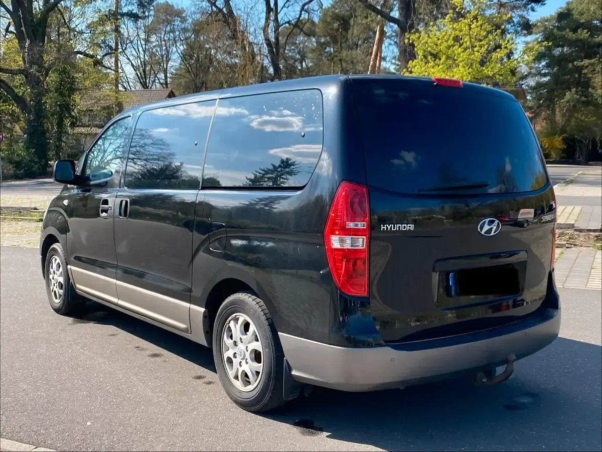 Gebraucht Hyundai H-1 170 PS (125 kW) 2015 Schwarz Van / Kleinbus