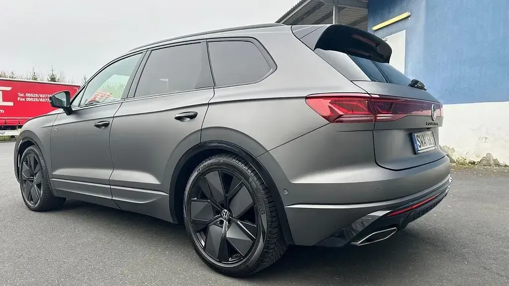 Gebraucht VW Touareg R-line 231 PS (169 kW) 2024 Grau SUV