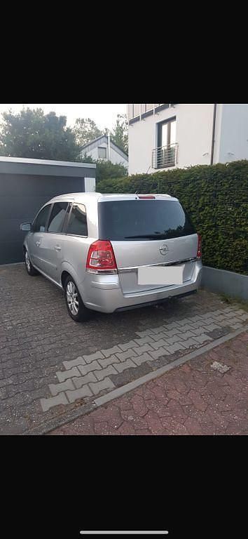 Gebraucht Opel Zafira Family 125 PS (91 kW) 2010 Silber Van / Kleinbus