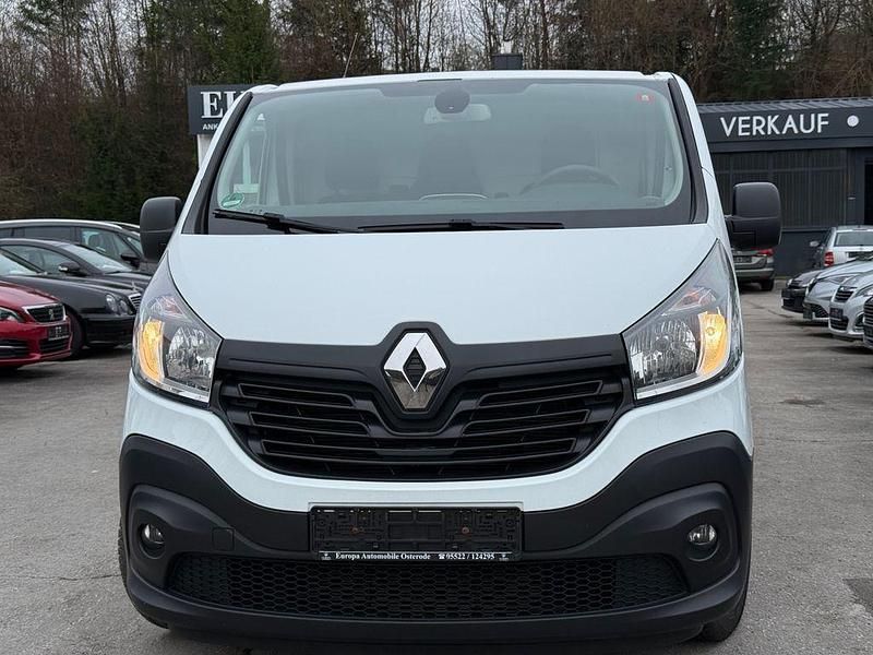 Gebraucht Renault Trafic 145 PS (106 kW) 2017 Weiß Van / Kleinbus