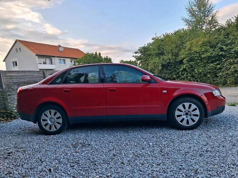 Rot Gebraucht 2001 Audi A4 Limousine | 750 € - Bild 1/4