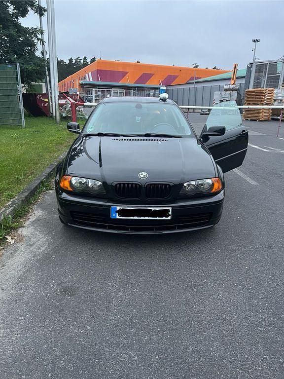 Gebraucht BMW 318 143 PS (105 kW) 2001 Schwarz Coupé