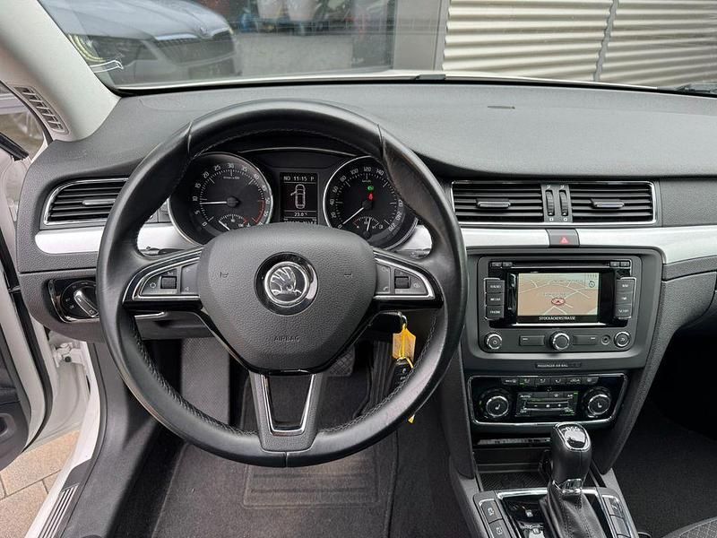 Gebraucht Skoda Superb Ambition 170 PS (125 kW) 2015 Weiß Kombi