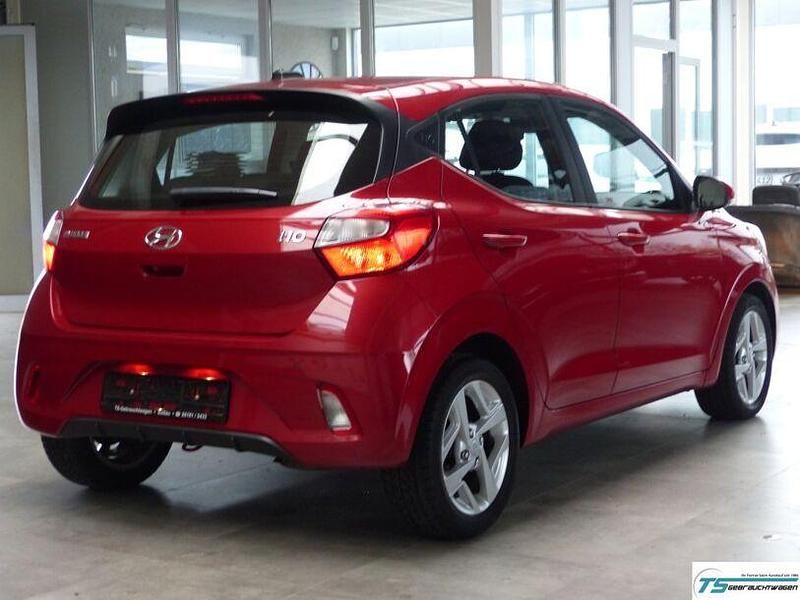 Gebraucht Hyundai i10 Trend 67 PS (49 kW) 2023 Rot Kleinwagen