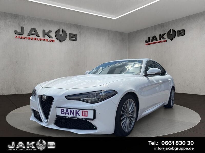 Weiß Gebraucht 2016 Alfa Romeo Giulia Super Limousine | 21.500 € (Fairer Preis) - Bild 1/4
