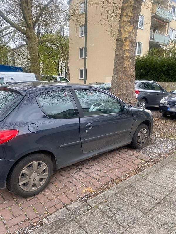 Gebraucht Peugeot 206+ 75 PS (55 kW) 2009 Grau Kleinwagen