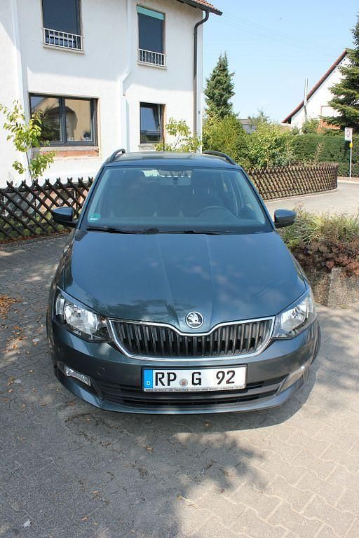 Grau Gebraucht 2018 Skoda Fabia Ambition Kombi | 8.600 € (Guter Preis) - Bild 1/4