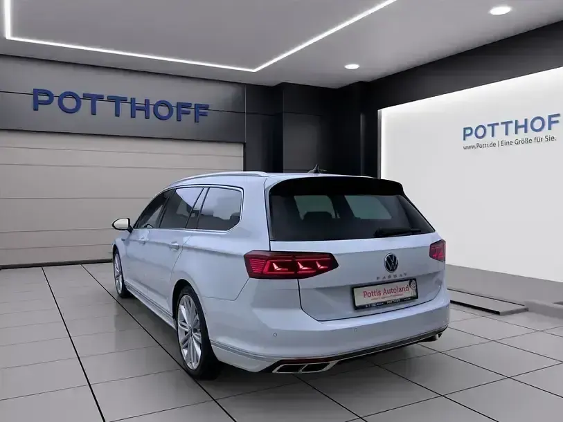 Gebraucht VW Passat Elegance 193 PS (141 kW) 2024 Gletscherweiß metallic Kombi
