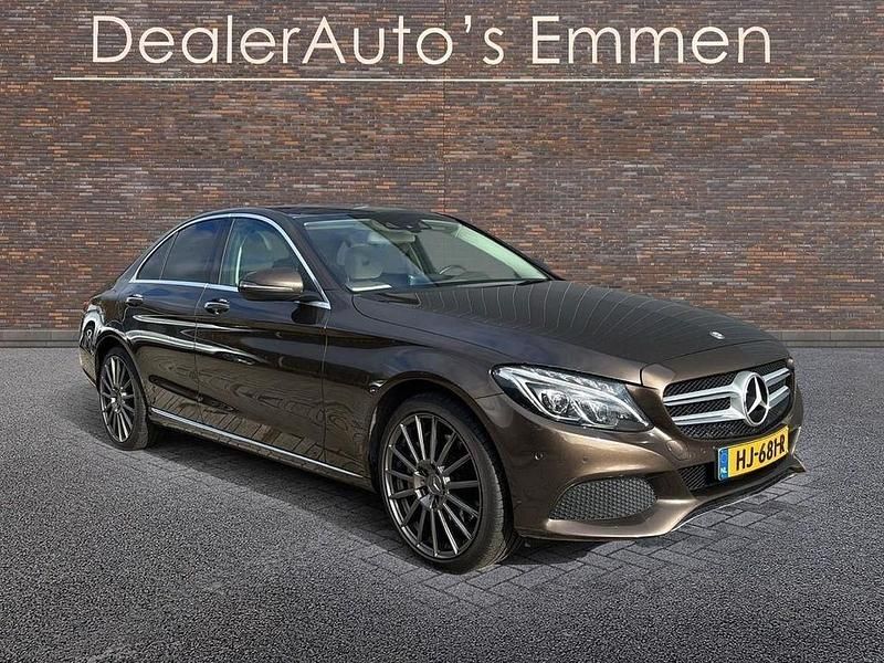 Braun Gebraucht 2015 Mercedes C350e Limousine | 11.999 € (Fairer Preis) - Bild 1/4