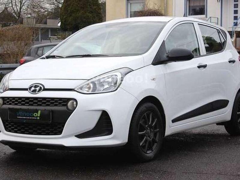 Weiß Gebraucht 2018 Hyundai i10 Classic Kleinwagen | 8.499 € (Fairer Preis) - Bild 1/4