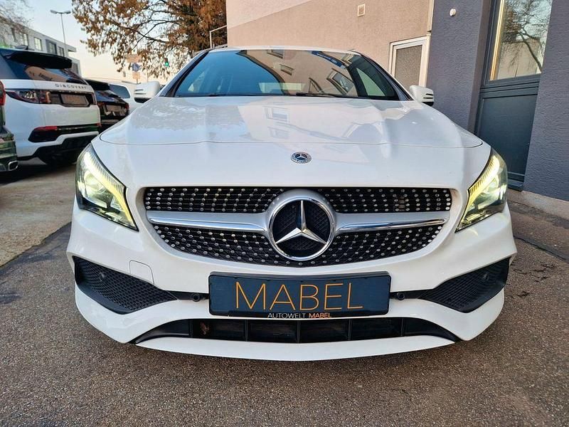 Gebraucht Mercedes CLA180 Shooting Brake AMG line 122 PS (89 kW) 2018 Weiß Kombi