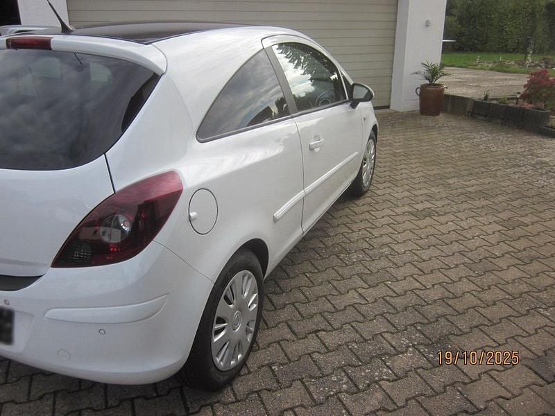 Second-hand Opel Corsa 87 CP (63 kW) 2011 Alb Hatchback