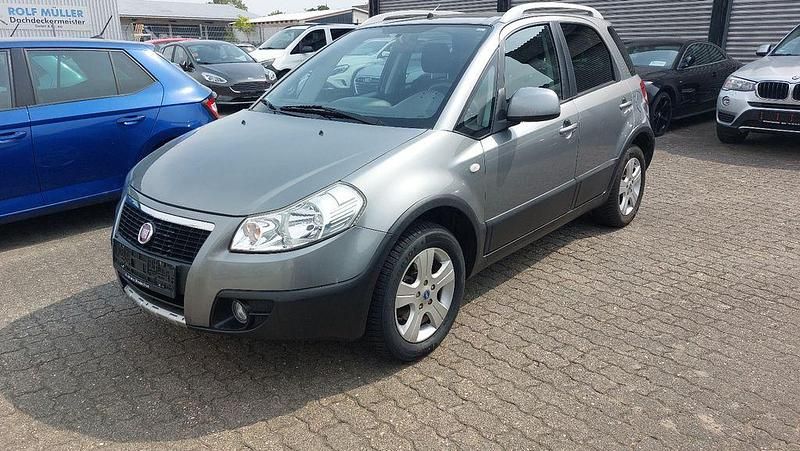 Grau Gebraucht 2008 Fiat Sedici Emotion SUV | 3.950 € (Fairer Preis) - Bild 1/4