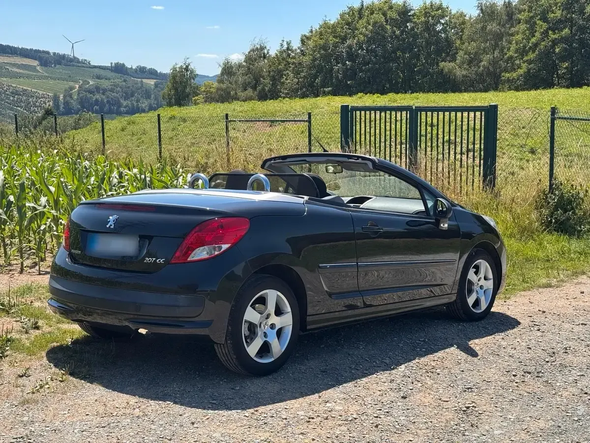 Gebraucht Peugeot 207 CC Premium 120 PS (88 kW) 2011 Schwarz Cabrio