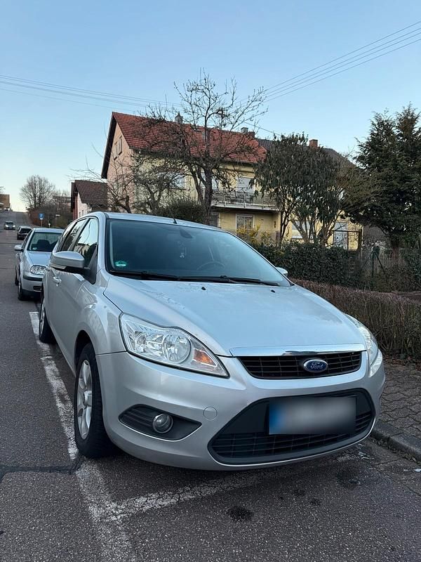 Używany Ford Focus 2010 Srebrny Kombi