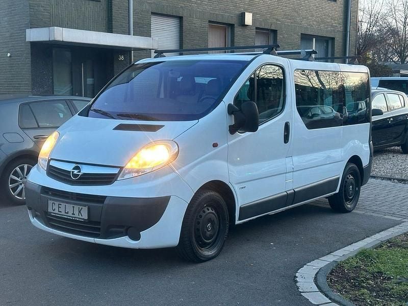 Gebraucht Opel Vivaro 114 PS (83 kW) 2011 Weiß Van / Kleinbus