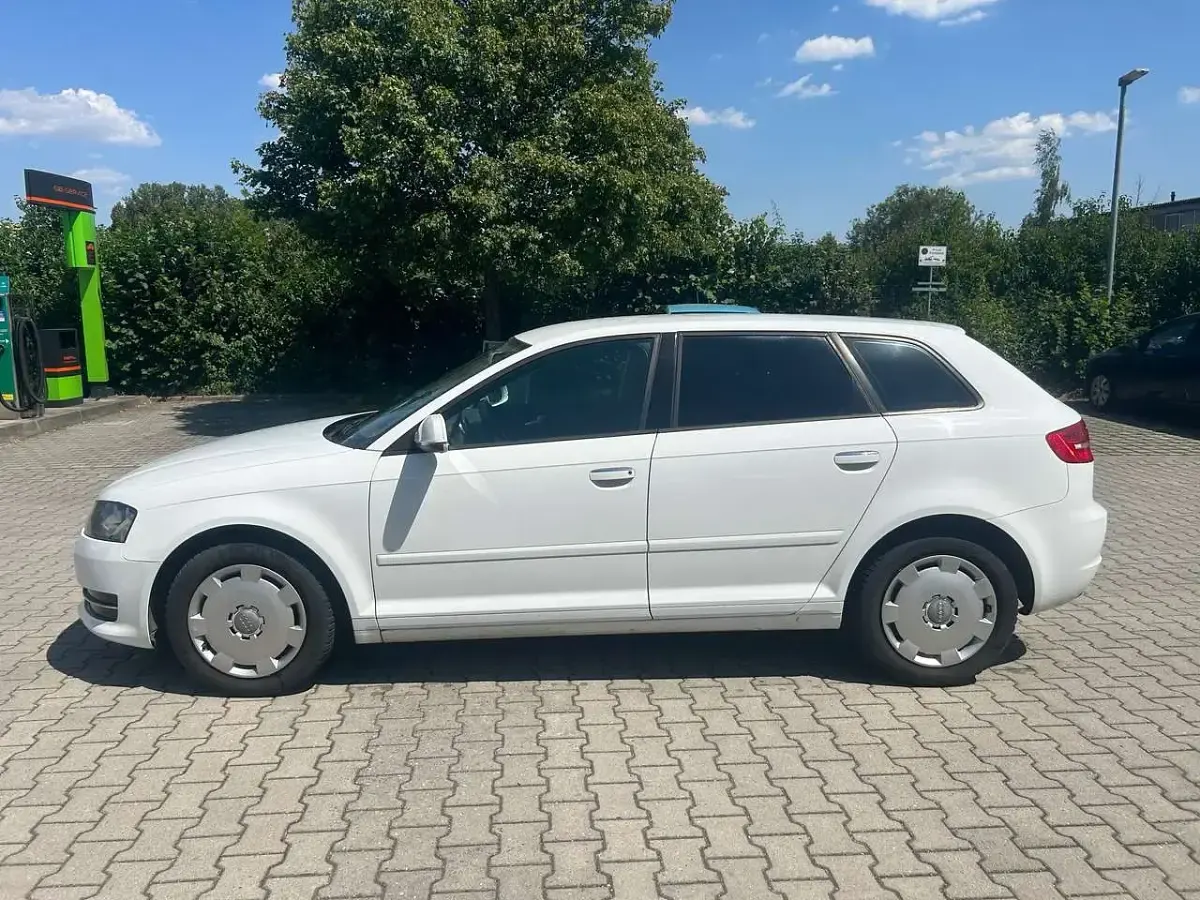 Gebraucht Audi A3 Attraction 105 PS (77 kW) 2011 Ibisweiß Kleinwagen