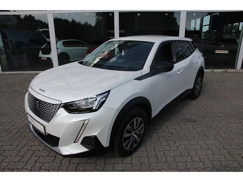 Gebraucht Peugeot e-2008 Active 100 kW (136 PS) 2022 Weiß perlmutt metallic SUV