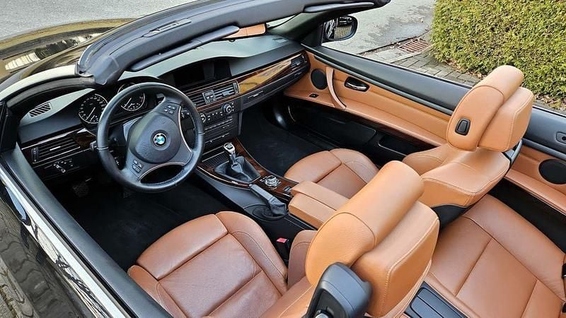 Gebraucht BMW 318 Cabriolet 143 PS (105 kW) 2012 Schwarz Cabrio