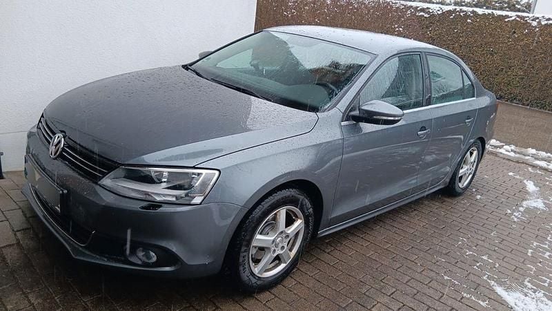 Gebraucht VW Jetta Comfortline 105 PS (77 kW) 2012 Grau Limousine