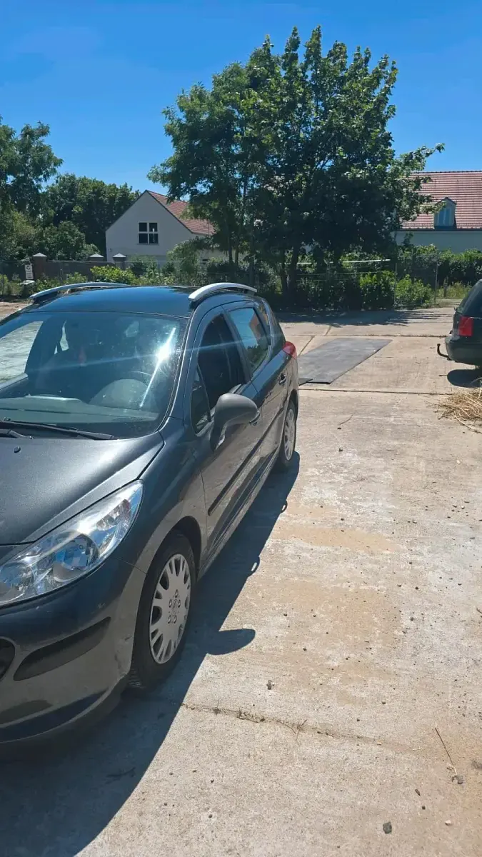 Gebraucht Peugeot 207 95 PS (69 kW) 2008 Schwarz SUV