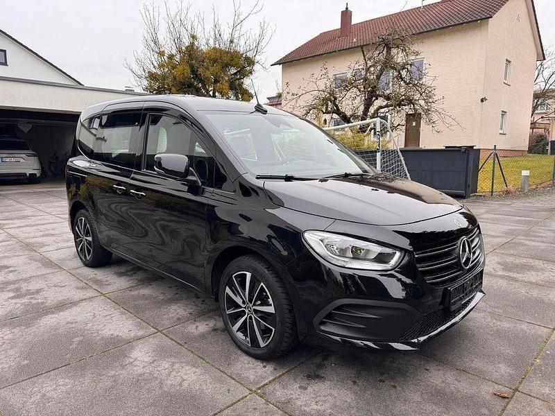 Gebraucht Mercedes 180 116 PS (85 kW) 2024 Loparitschwarz Limousine