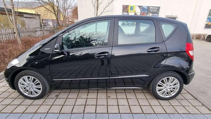 Gebraucht Mercedes A180 Elegance 116 PS (85 kW) 2011 Schwarz Kleinwagen