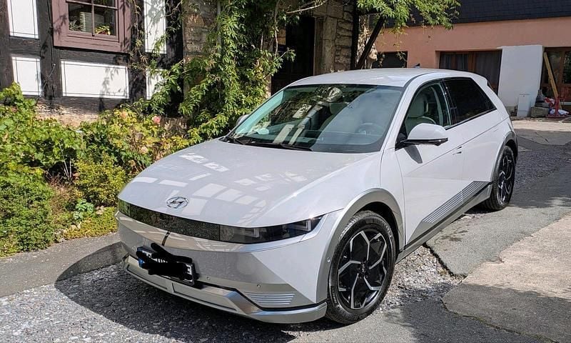 Grau Gebraucht 2023 Hyundai Ioniq 5 SUV | 29.900 € (Superpreis) - Bild 1/4