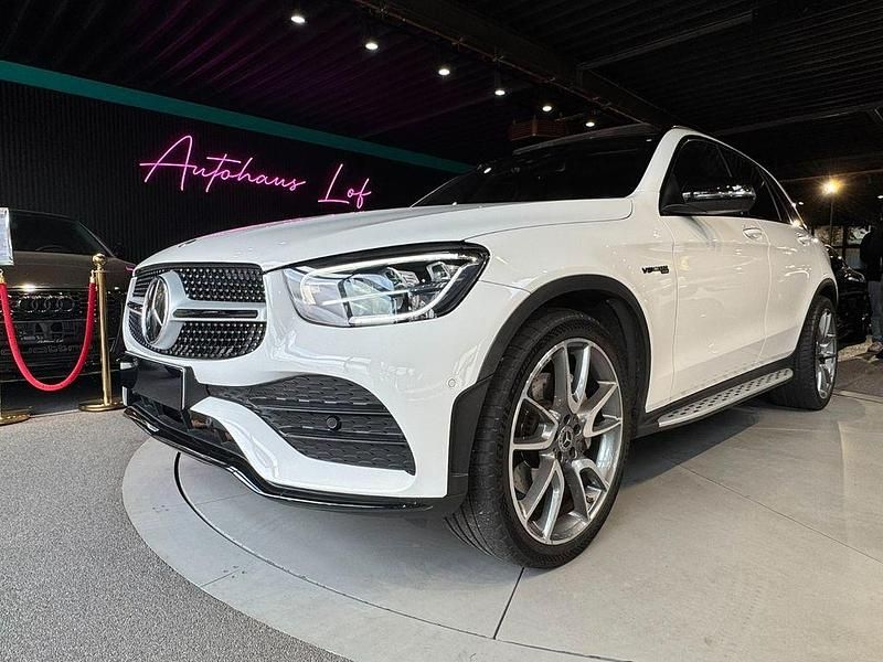 Weiß Gebraucht 2019 Mercedes GLC300 AMG SUV | 42.900 € - Bild 1/4