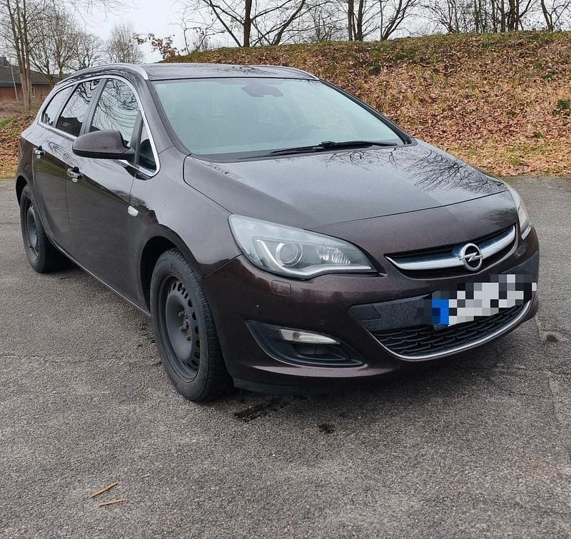 Gebraucht Opel Astra Edition 165 PS (121 kW) 2012 Braun Kombi