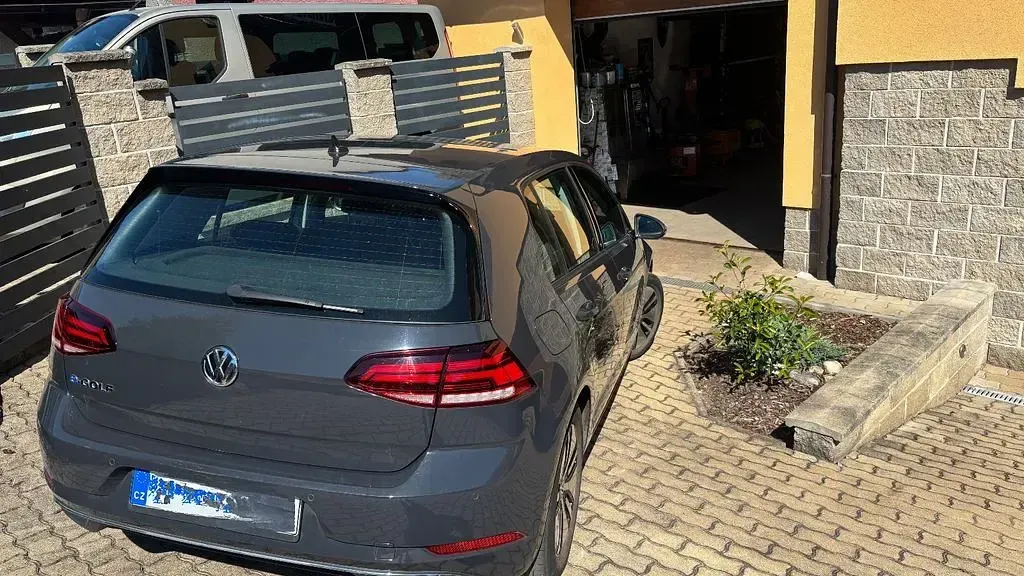 Gebraucht VW e-Golf 100 kW (136 PS) 2021 Grau Kleinwagen