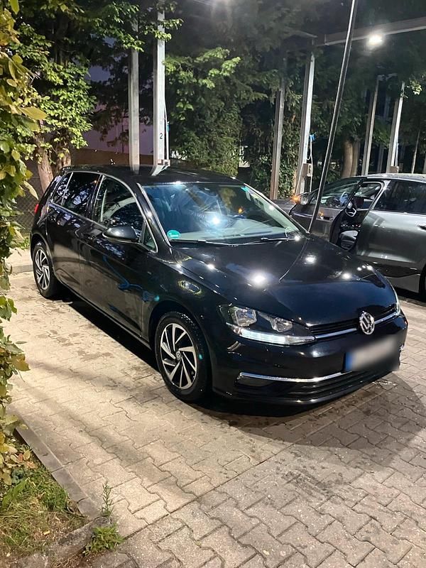 Schwarz Gebraucht 2018 VW Golf VII Join Kleinwagen | 13.100 € (Guter Preis) - Bild 1/4