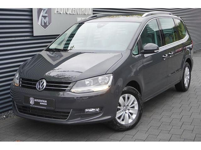 Grau (uranograu) Gebraucht 2021 VW Sharan Van / Kleinbus | 31.990 € (Etwas zu teuer) - Bild 1/4
