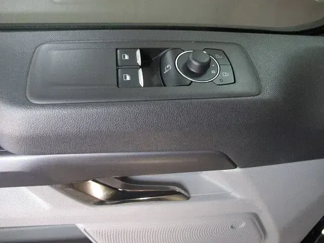 Gebraucht Ford Tourneo Titanium 136 PS (100 kW) 2025 Agate black Van / Kleinbus