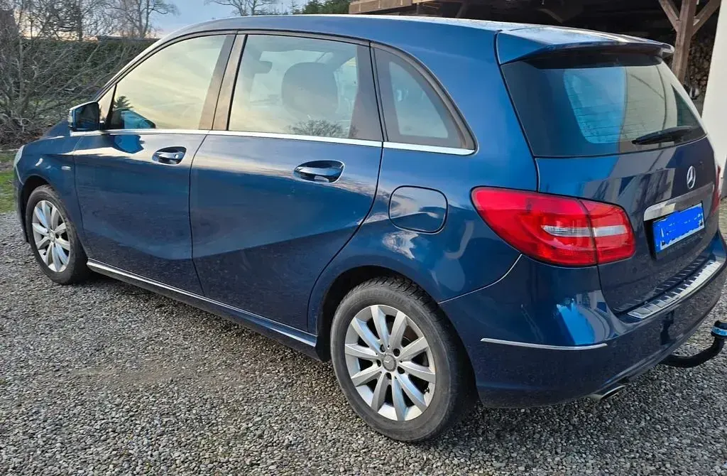 Gebraucht Mercedes B180 122 PS (89 kW) 2012 Blau Kleinwagen