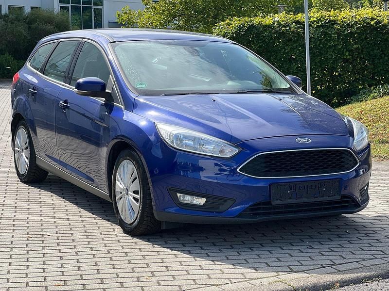 Blau Gebraucht 2015 Ford Focus Business Edition Kombi | 5.490 € (Fairer Preis) - Bild 1/4