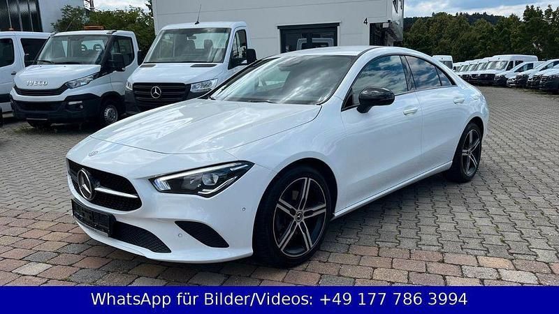 Weiß Gebraucht 2020 Mercedes CLA200 Coupé | 22.900 € (Guter Preis) - Bild 1/4