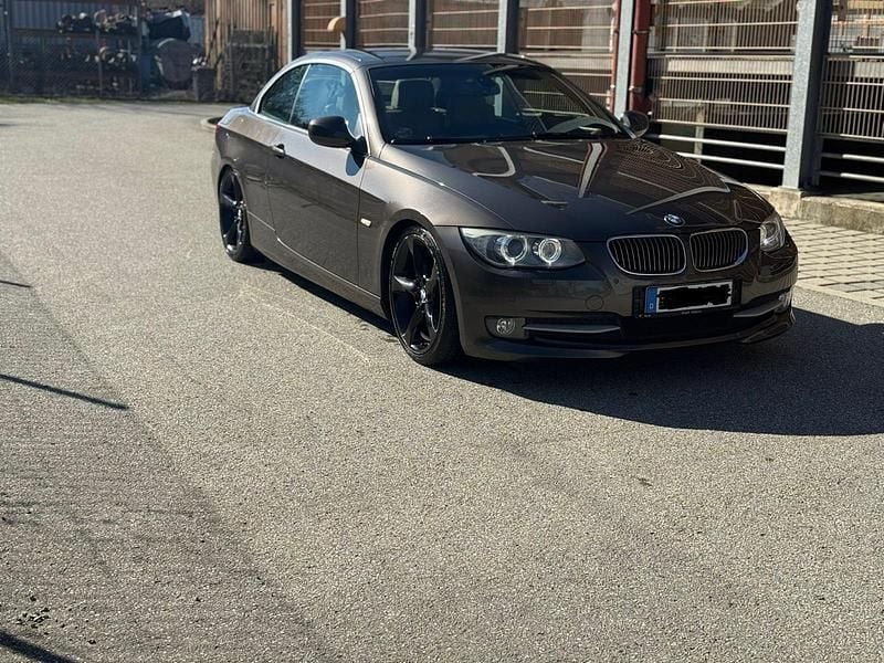 Gebraucht BMW 325 Cabriolet 204 PS (150 kW) 2011 Braun Cabrio