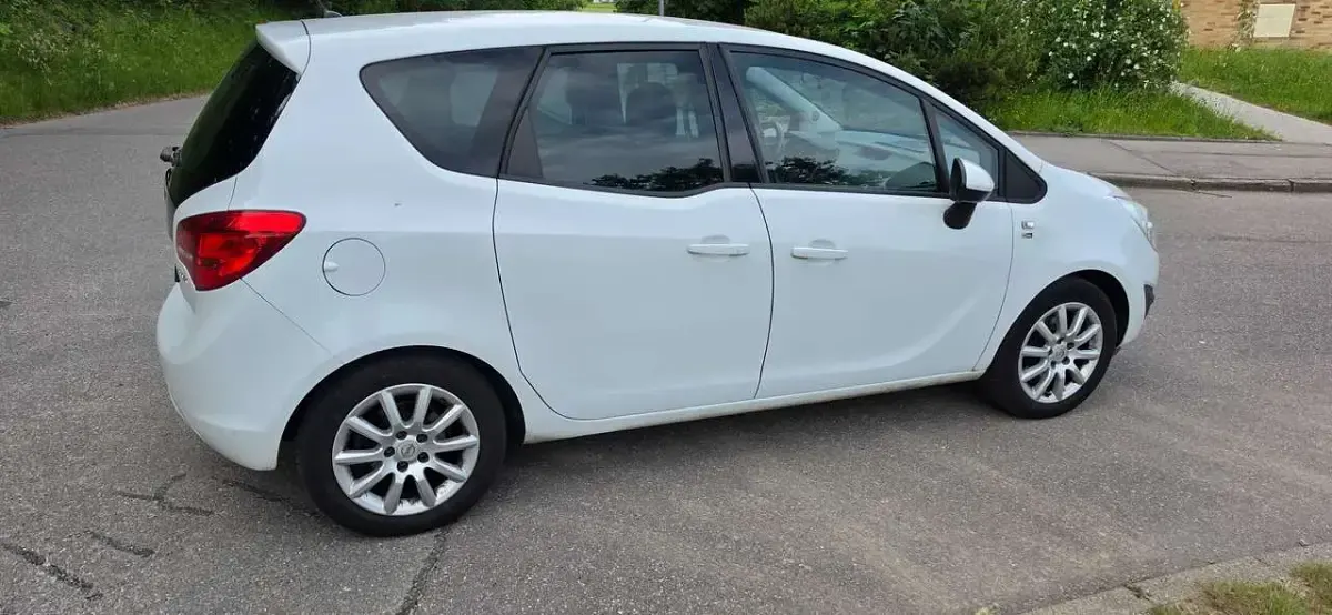 Gebraucht Opel Meriva 120 PS (88 kW) 2012 Weiß Van / Kleinbus