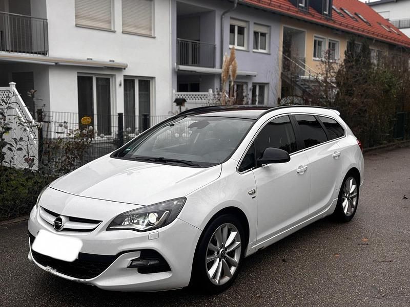 Weiß Gebraucht 2014 Opel Astra Sport Kombi | 3.290 € (Superpreis) - Bild 1/4