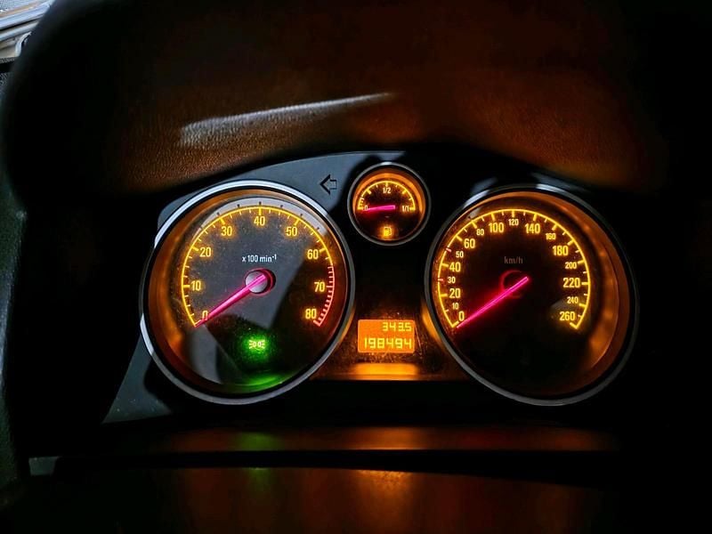 Silber Gebraucht 2008 Opel Zafira Van / Kleinbus | 2.500 € (Fairer Preis) - Bild 1/4