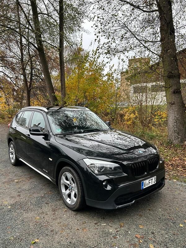 Schwarz Gebraucht 2011 BMW X1 SUV | 7.200 € (Fairer Preis) - Bild 1/4