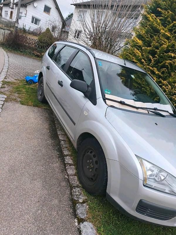 Second-hand Ford Focus 101 CP (74 kW) 2005 Argintiu Break